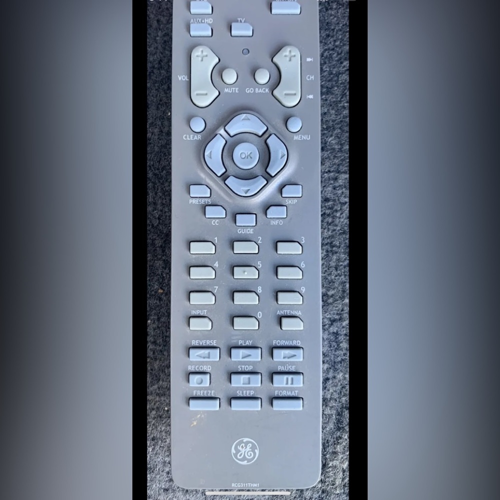GE RCG311THM1‎ TV Remote Control D52GW12 D52GW12YX untested